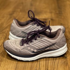 Women’s Saucony lavender tennis shoes. Size 6.5m. Gentle, normal wear.